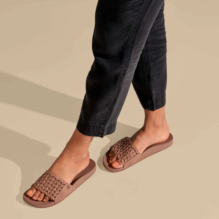 Kamola Sandals - Tan Leather OluKai